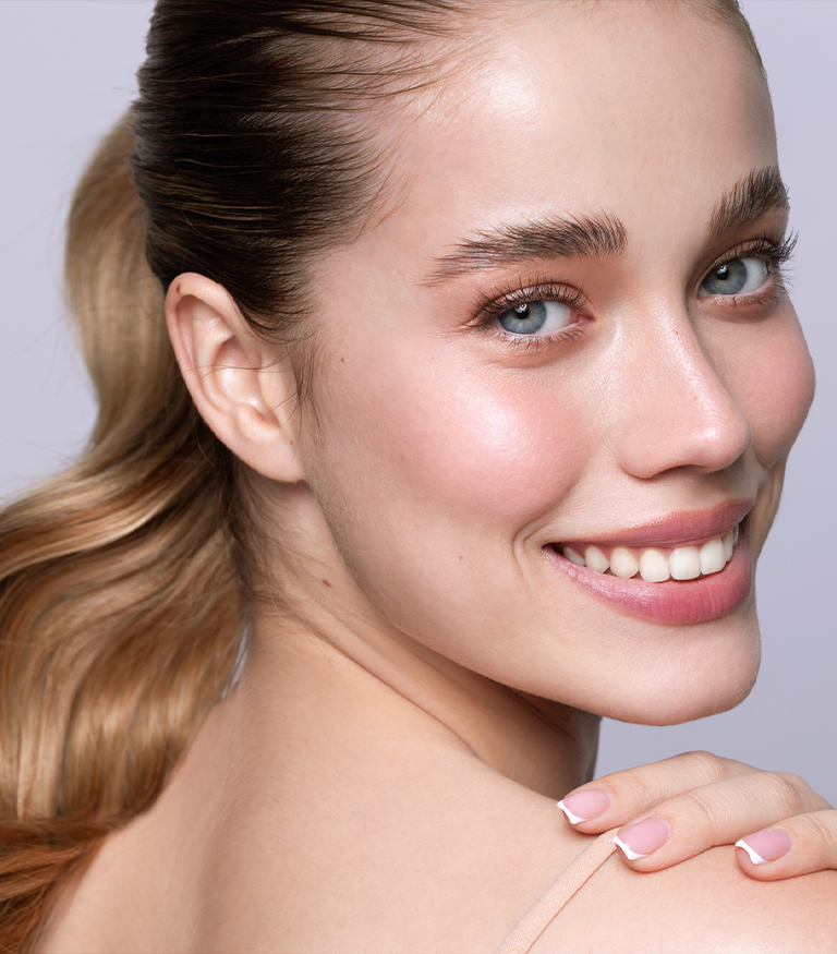 a close up of a woman